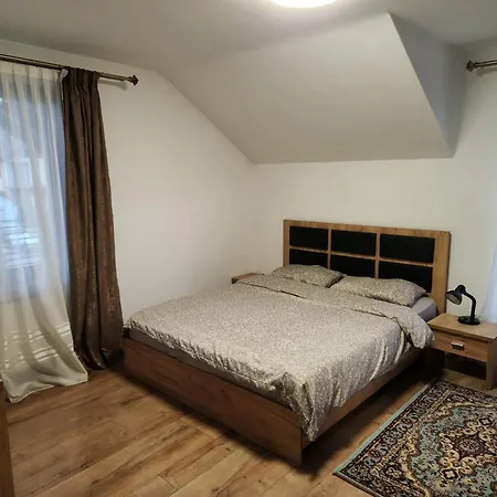 Casa Clo Syhot Marmaroski